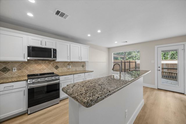 90 N Walden Elms Circle, Spring, TX 77382