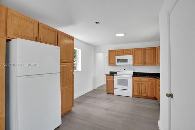 2804 SW 16 Street COTTAGE, Fort Lauderdale, FL 33312