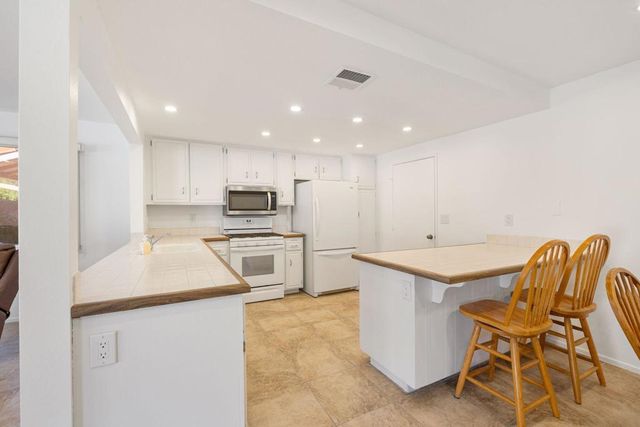 2050 Silver Oak Way, Hemet, CA 92545