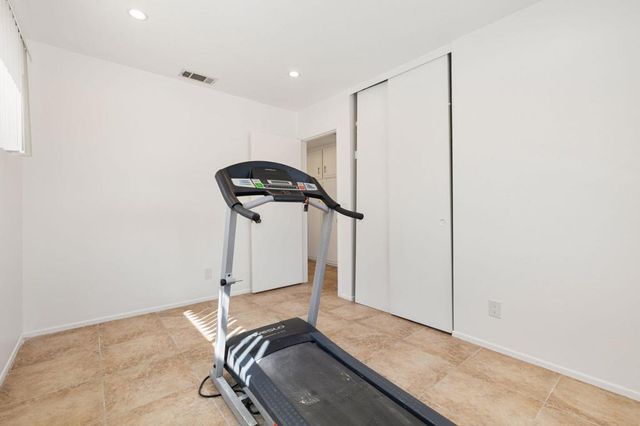 2050 Silver Oak Way, Hemet, CA 92545