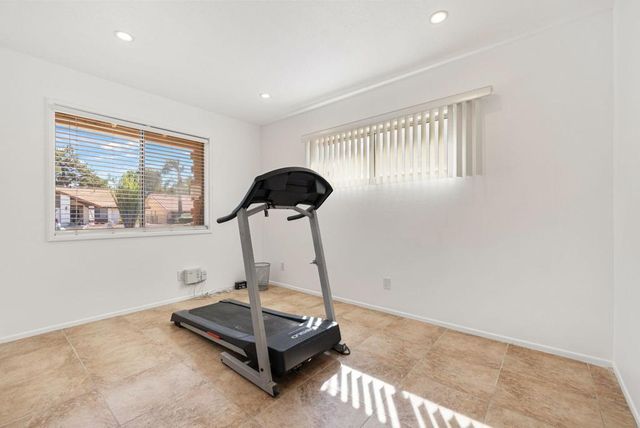 2050 Silver Oak Way, Hemet, CA 92545