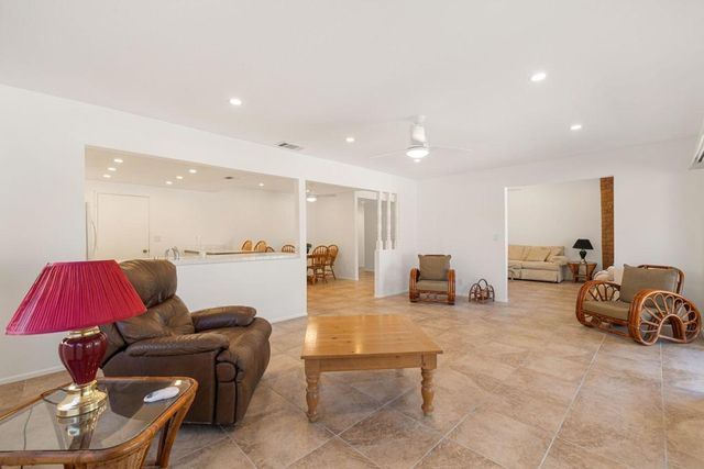 2050 Silver Oak Way, Hemet, CA 92545