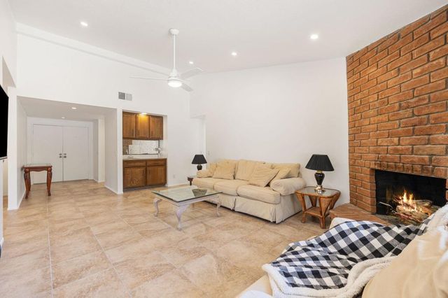 2050 Silver Oak Way, Hemet, CA 92545