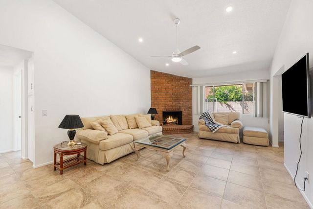 2050 Silver Oak Way, Hemet, CA 92545