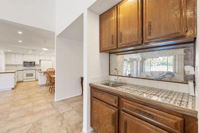 2050 Silver Oak Way, Hemet, CA 92545