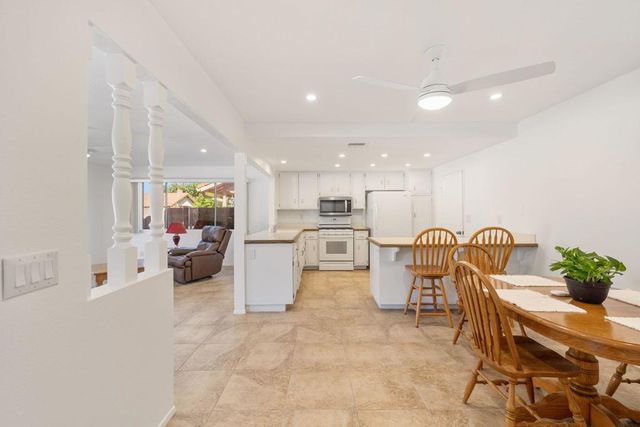 2050 Silver Oak Way, Hemet, CA 92545