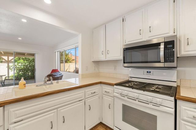 2050 Silver Oak Way, Hemet, CA 92545