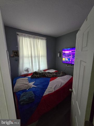 319 E 20TH ST, Chester, PA 19013