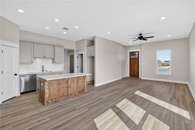 160 Turnrow Cove, Snook, TX 77878