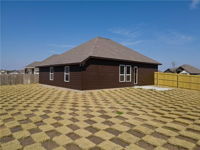 160 Turnrow Cove, Snook, TX 77878