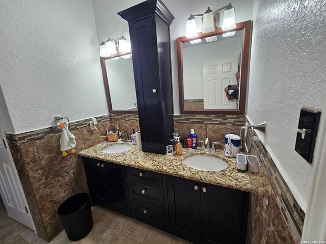 9410 Hacienda Acres, San Antonio, TX 78245