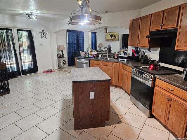 9410 Hacienda Acres, San Antonio, TX 78245