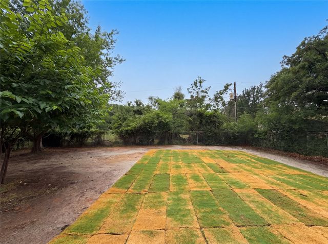 512 Lake Crest Parkway, Azle, TX 76020