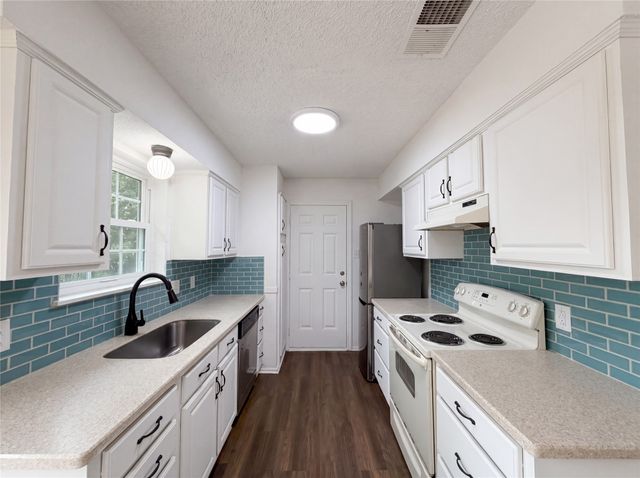 512 Lake Crest Parkway, Azle, TX 76020