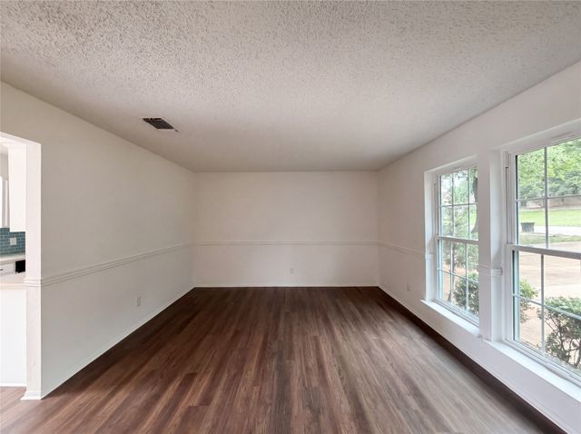 512 Lake Crest Parkway, Azle, TX 76020