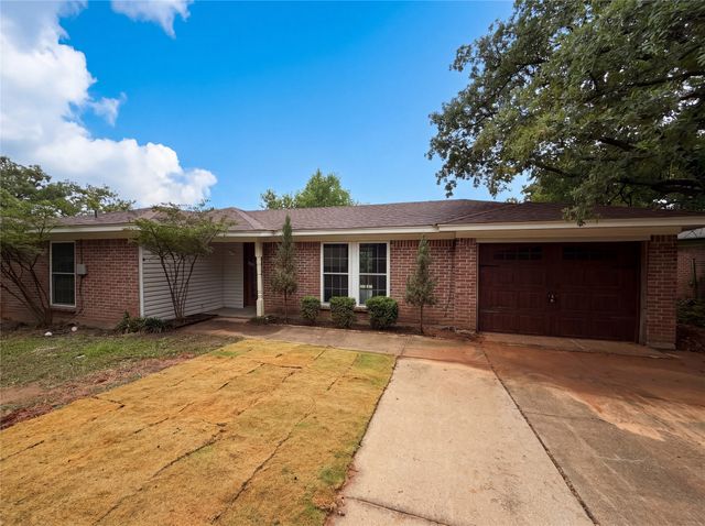 512 Lake Crest Parkway, Azle, TX 76020