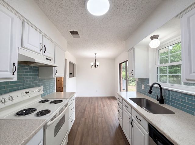 512 Lake Crest Parkway, Azle, TX 76020