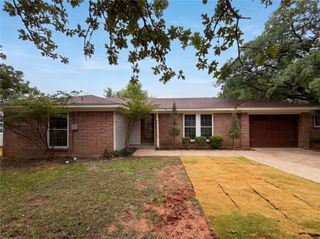 512 Lake Crest Parkway, Azle, TX 76020