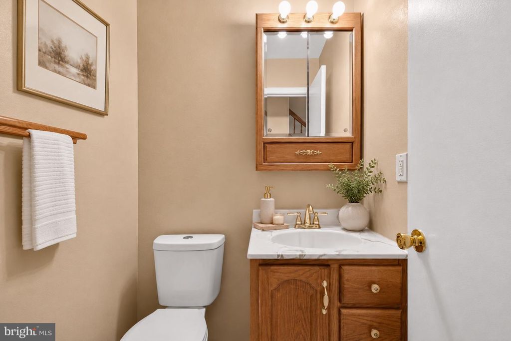 Image 12 of property listing at 15108 WINESAP DR, North Potomac, MD 20878