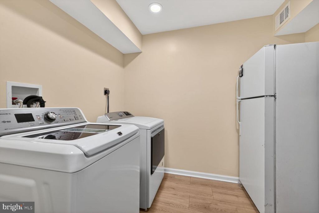 Image 13 of property listing at 15108 WINESAP DR, North Potomac, MD 20878