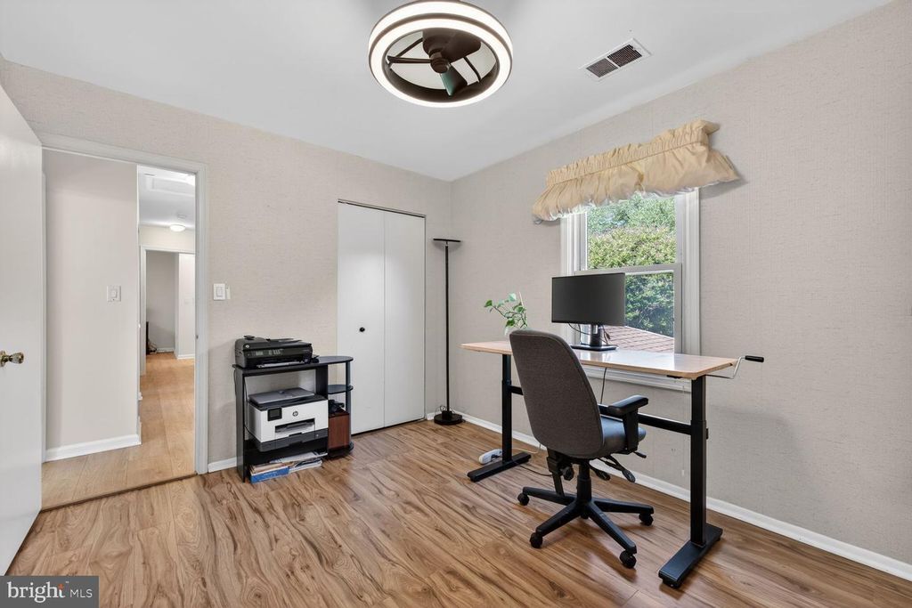 Image 17 of property listing at 15108 WINESAP DR, North Potomac, MD 20878