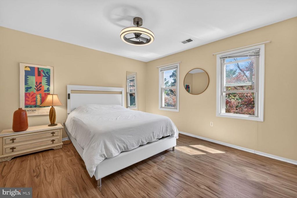 Image 18 of property listing at 15108 WINESAP DR, North Potomac, MD 20878