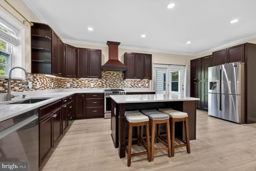 Image 2 of property listing at 15108 WINESAP DR, North Potomac, MD 20878
