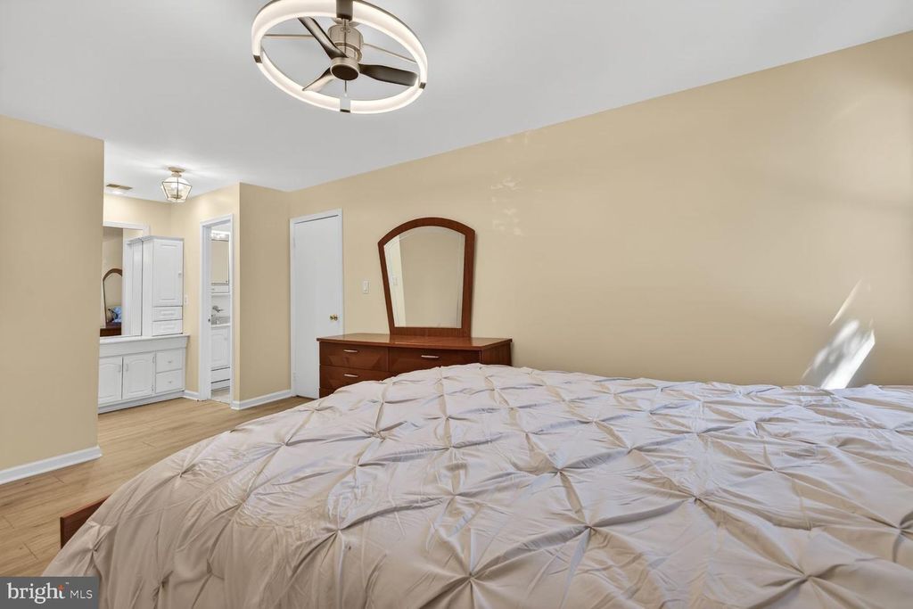 Image 21 of property listing at 15108 WINESAP DR, North Potomac, MD 20878