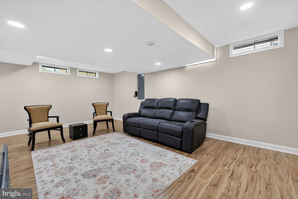 Image 22 of property listing at 15108 WINESAP DR, North Potomac, MD 20878