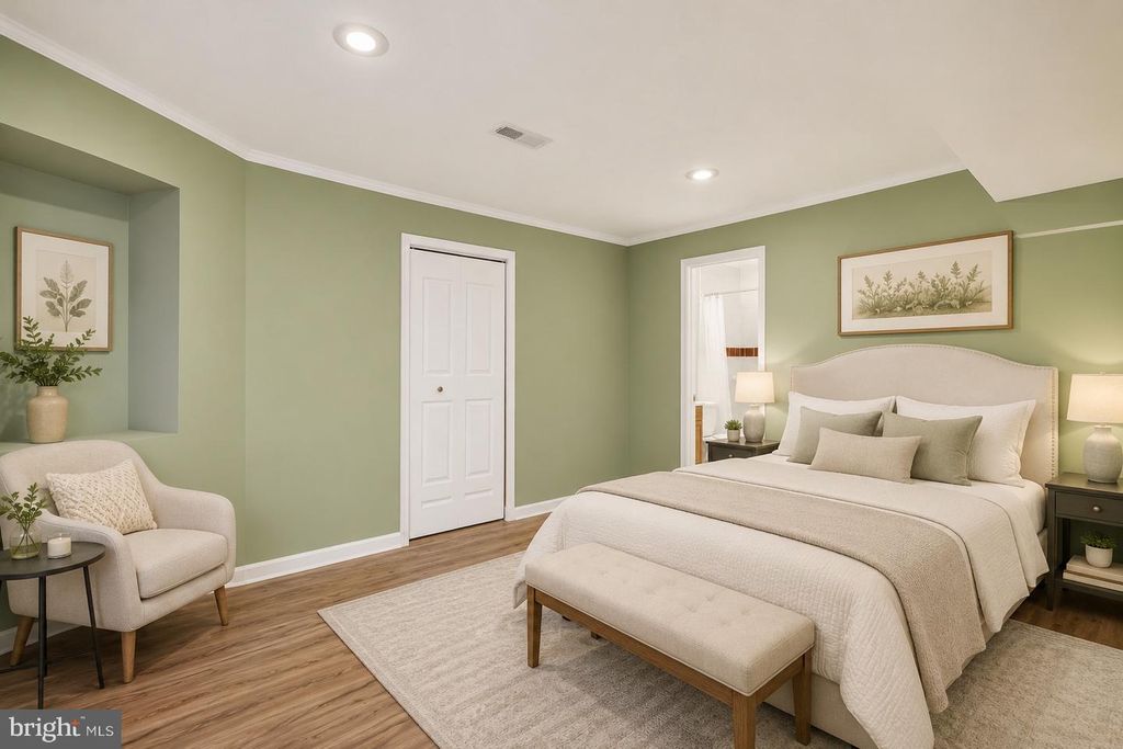 Image 24 of property listing at 15108 WINESAP DR, North Potomac, MD 20878