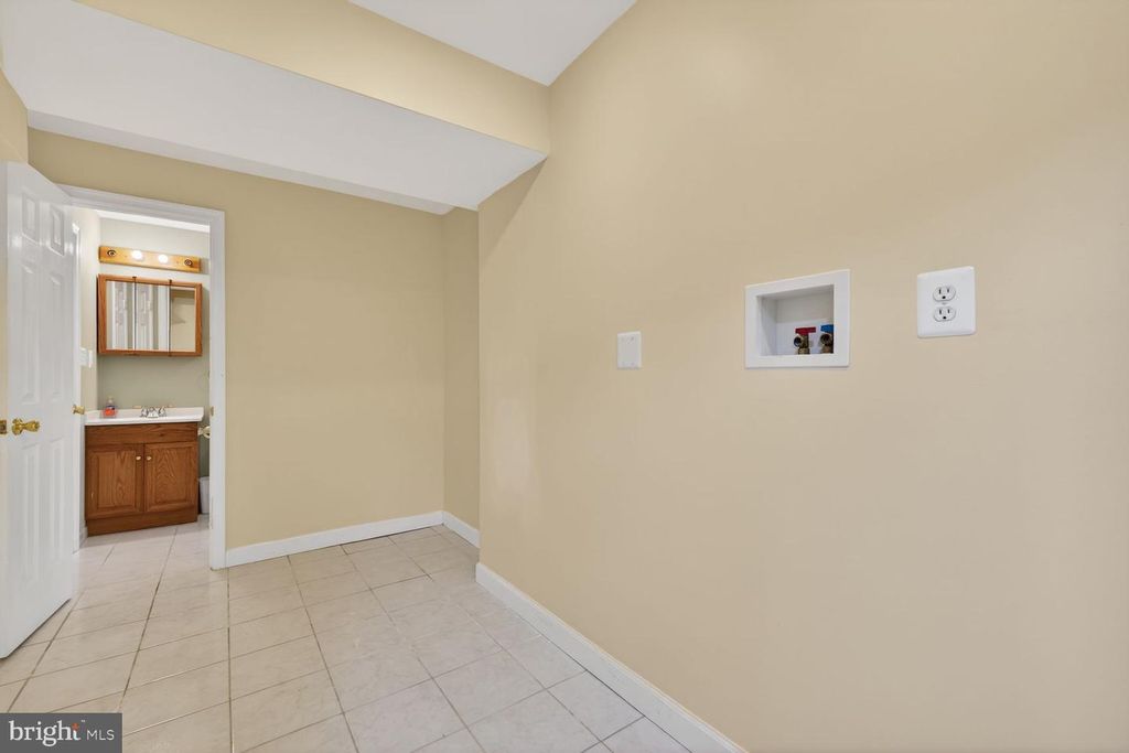 Image 26 of property listing at 15108 WINESAP DR, North Potomac, MD 20878