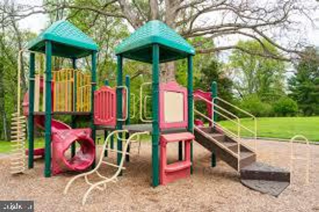 Image 27 of property listing at 15108 WINESAP DR, North Potomac, MD 20878