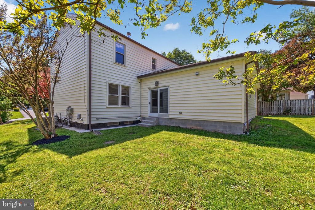 Image 30 of property listing at 15108 WINESAP DR, North Potomac, MD 20878
