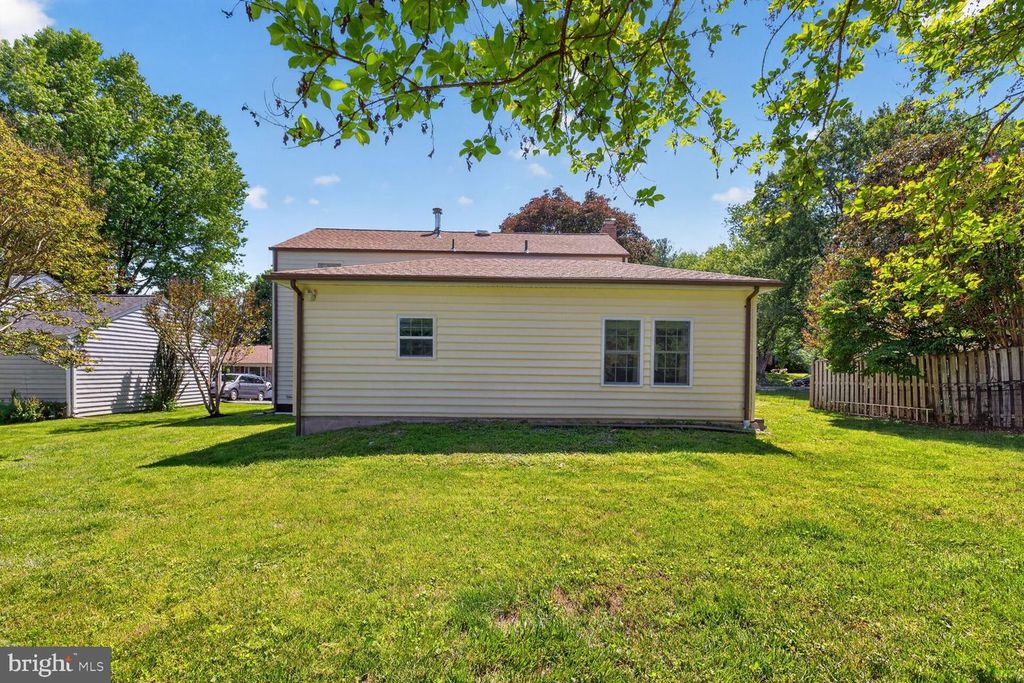 Image 32 of property listing at 15108 WINESAP DR, North Potomac, MD 20878