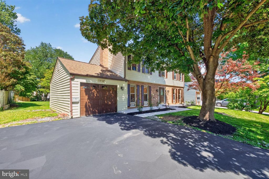Image 4 of property listing at 15108 WINESAP DR, North Potomac, MD 20878