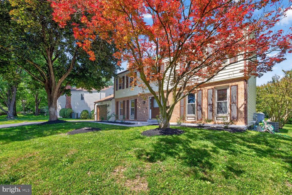 Image 5 of property listing at 15108 WINESAP DR, North Potomac, MD 20878