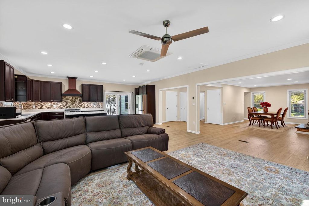 Image 6 of property listing at 15108 WINESAP DR, North Potomac, MD 20878