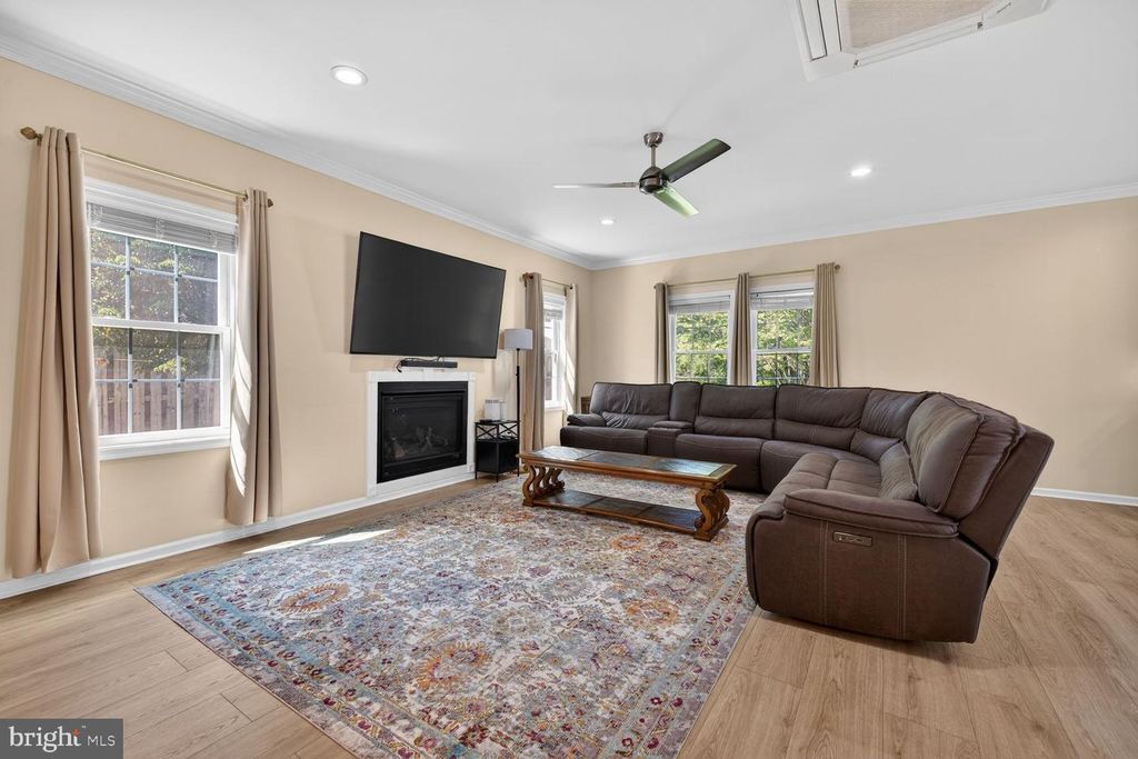 Image 7 of property listing at 15108 WINESAP DR, North Potomac, MD 20878