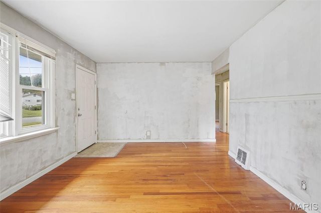 5613 Sanborn Drive, St Louis, MO 63121