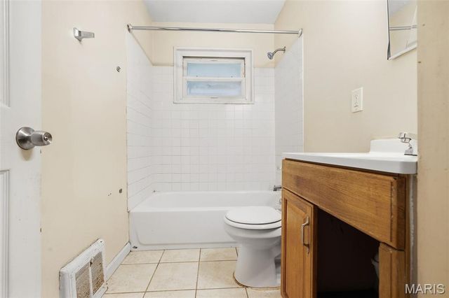 5613 Sanborn Drive, St Louis, MO 63121