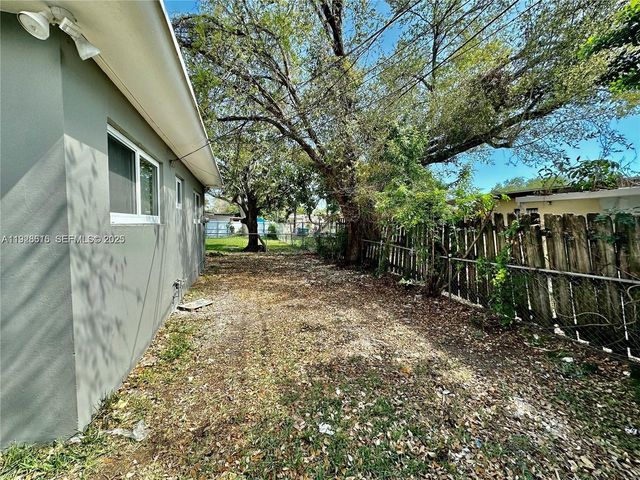 1894 NW 53rd St, Miami, FL 33142