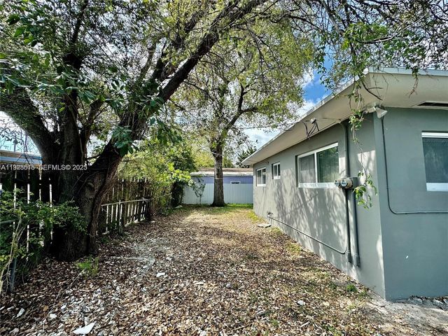 1894 NW 53rd St, Miami, FL 33142