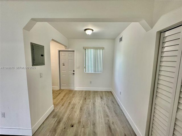 1894 NW 53rd St, Miami, FL 33142