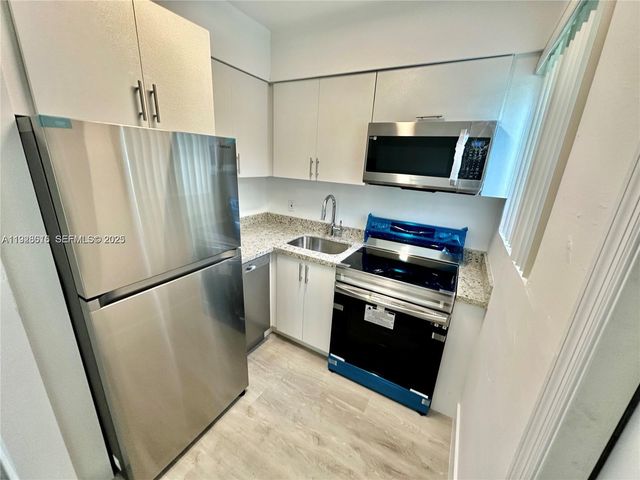 1894 NW 53rd St, Miami, FL 33142