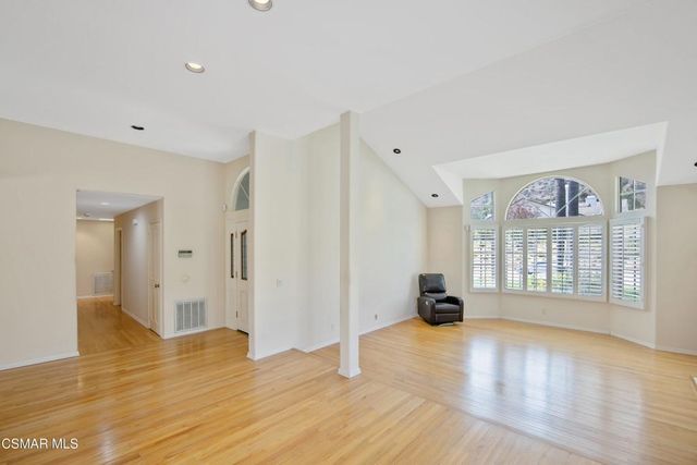5490 Wembly Avenue, Oak Park, CA 91377