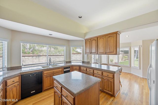 5490 Wembly Avenue, Oak Park, CA 91377