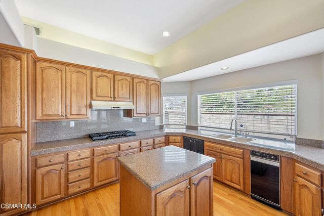 5490 Wembly Avenue, Oak Park, CA 91377