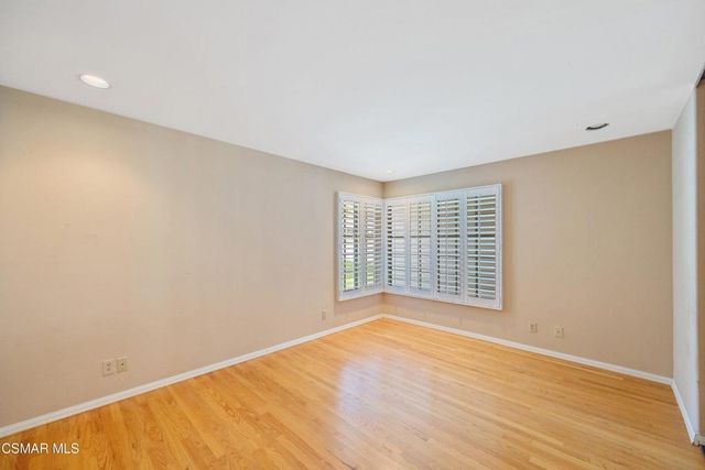 5490 Wembly Avenue, Oak Park, CA 91377