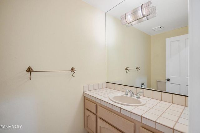 5490 Wembly Avenue, Oak Park, CA 91377