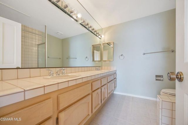 5490 Wembly Avenue, Oak Park, CA 91377